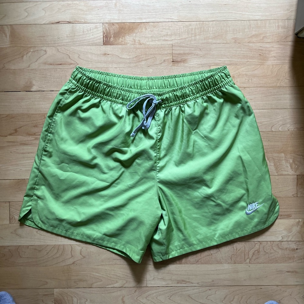 Men’s Nike shorts. Like green. Large